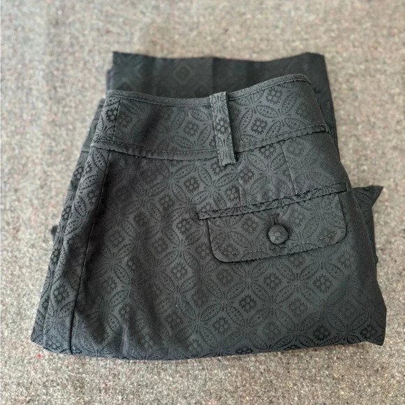 Ann Taylor Petites Size 6P “Margo” Cropped Pants. Black subtle floral pattern. - Picture 1 of 7